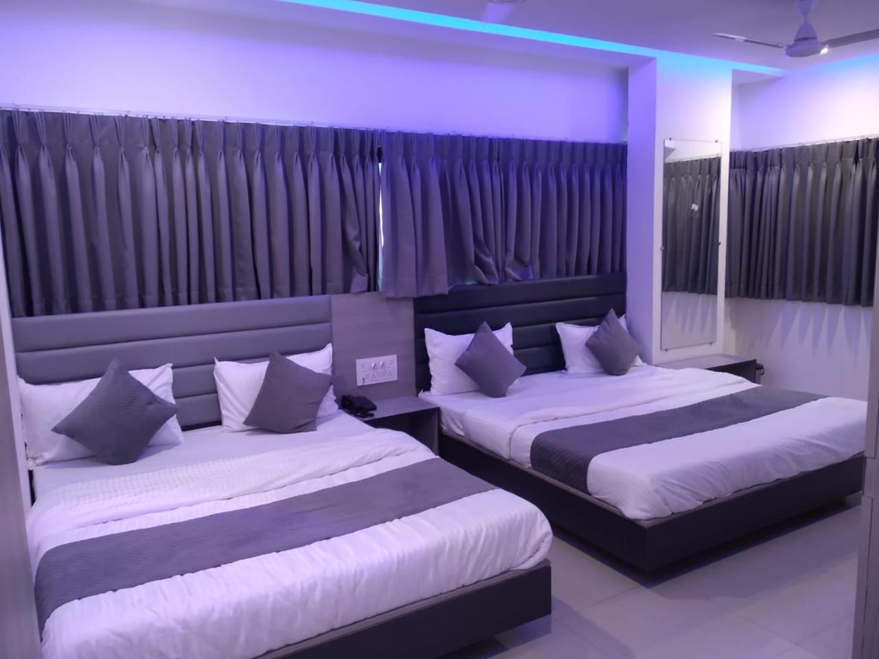 Hotel Selfie Inn Αχμπανταμπάντ Εξωτερικό φωτογραφία